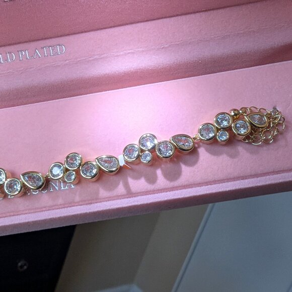 Fine Gold-Plated Bezel Stone Bracelet (Gift-Ready Light-Up Box!) - Picture 8 of 9